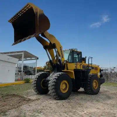 Komatsu WA500 en operación — SEMAQCO